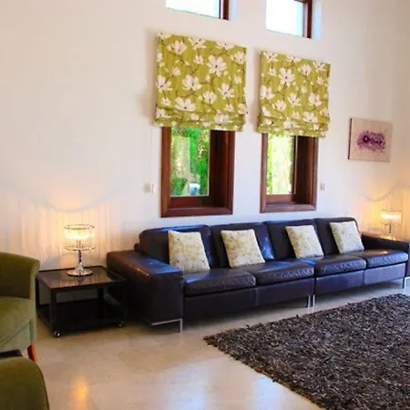 “relax At Your Private While The Kids Play In The Pool″ - Galata Kouklia