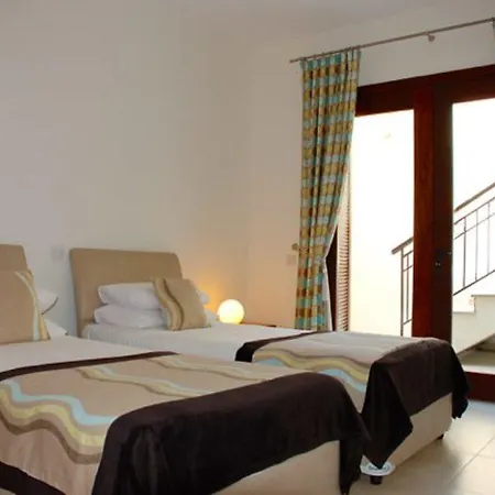 “relax At Your Private While The Kids Play In The Pool″ - Galata