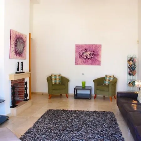 “relax At Your Private While The Kids Play In The Pool″ - Galata